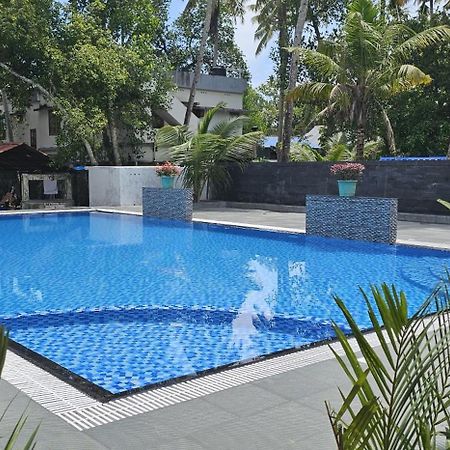 Leisure Valley Beach Resort Varkala Buitenkant foto