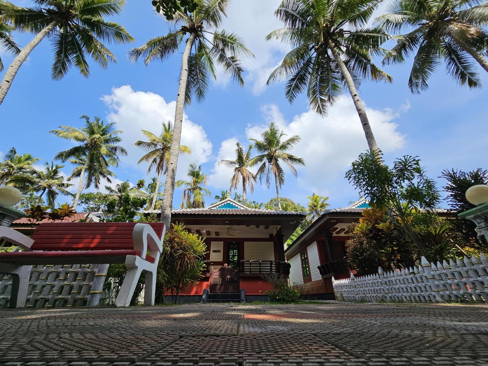 Leisure Valley Beach Resort Varkala Buitenkant foto