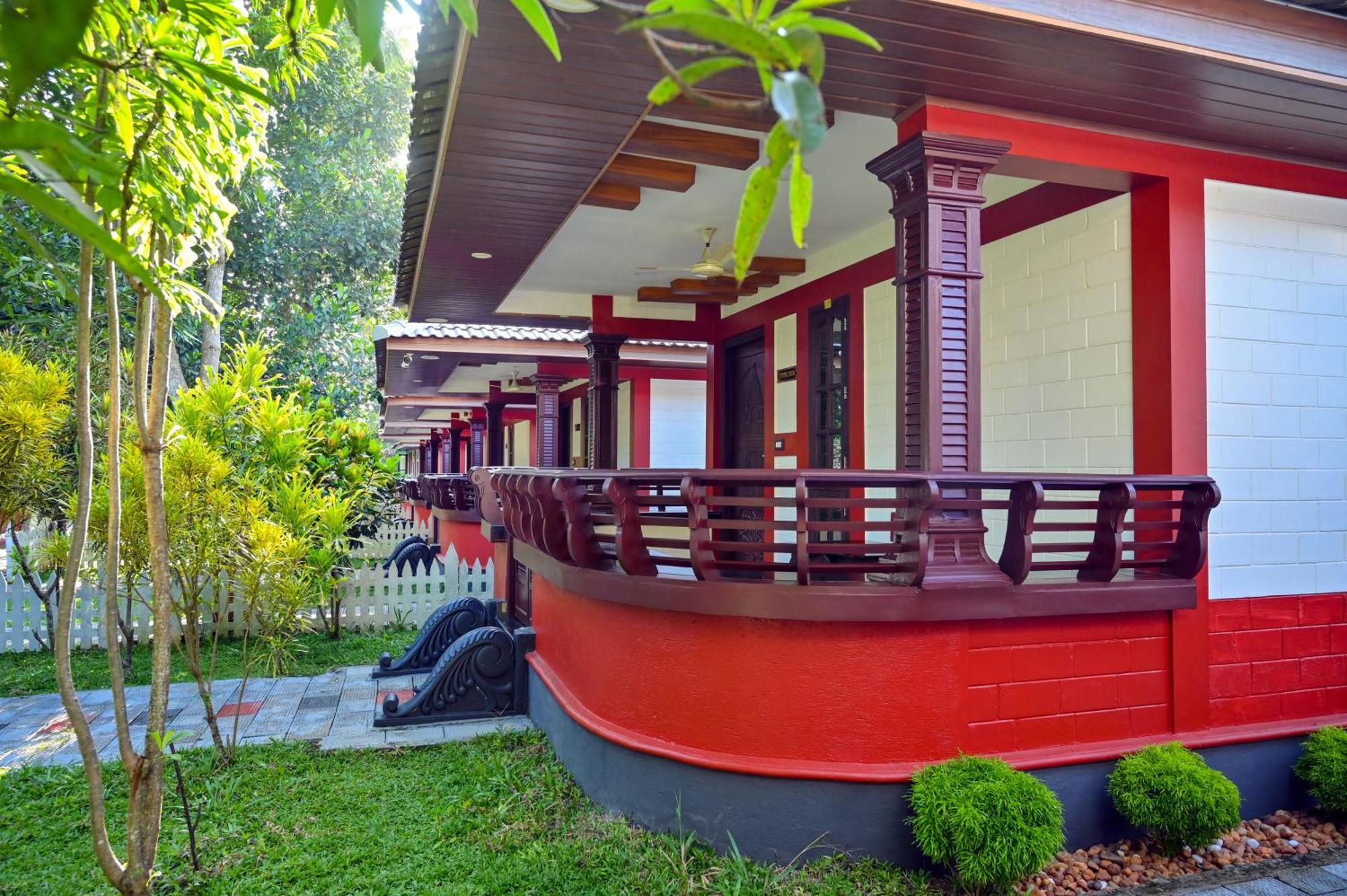 Leisure Valley Beach Resort Varkala Buitenkant foto