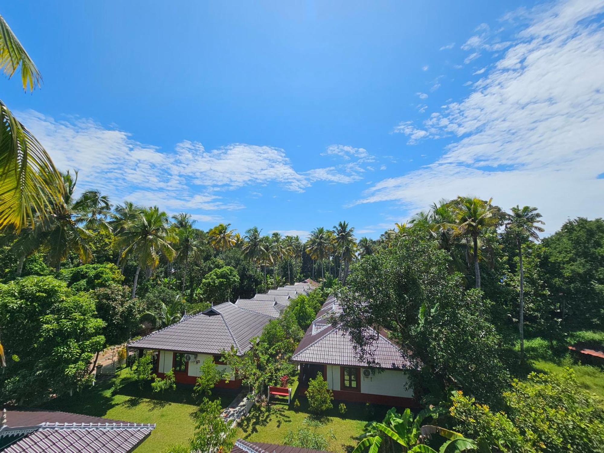 Leisure Valley Beach Resort Varkala Buitenkant foto