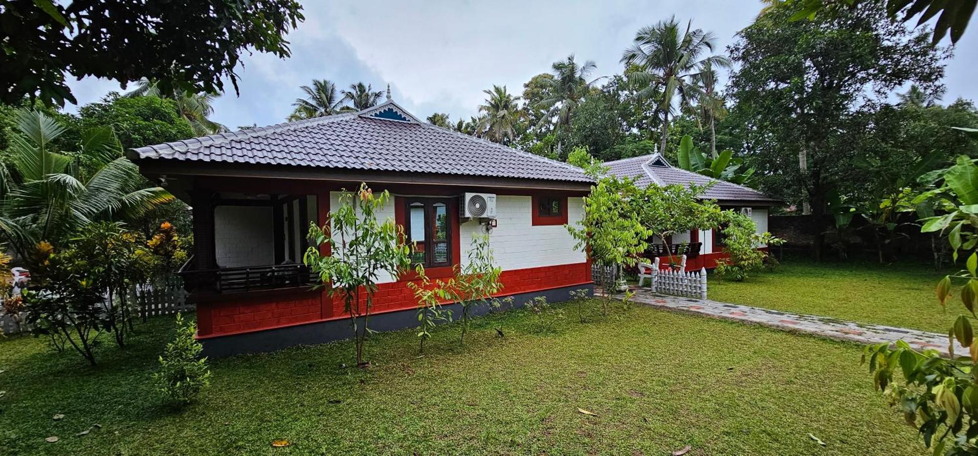 Leisure Valley Beach Resort Varkala Buitenkant foto
