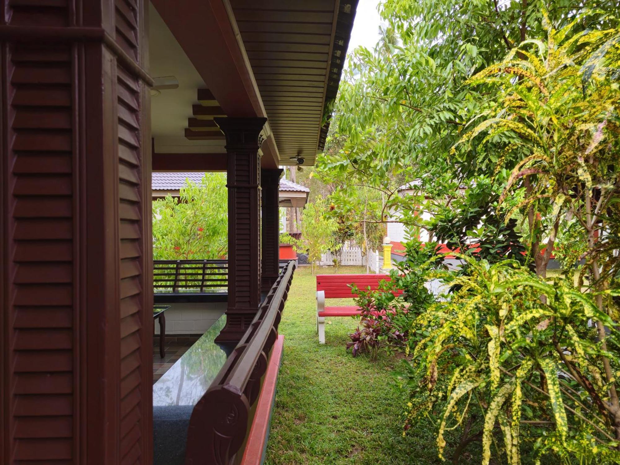 Leisure Valley Beach Resort Varkala Buitenkant foto