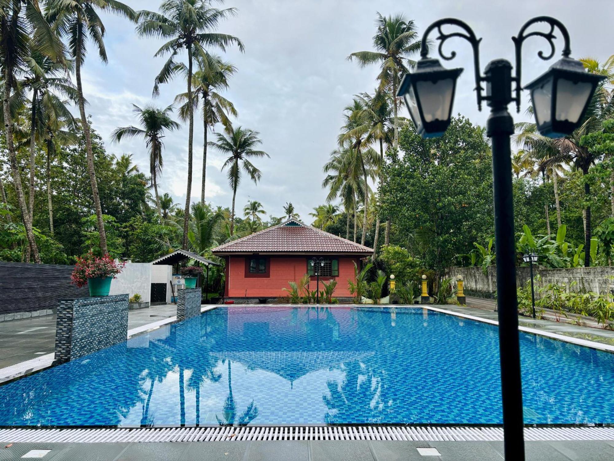 Leisure Valley Beach Resort Varkala Buitenkant foto